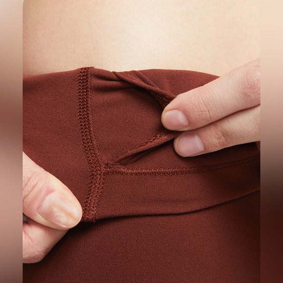 Nike Yoga Luxe Women's High-Waisted Shorts - Picture 4 of 6